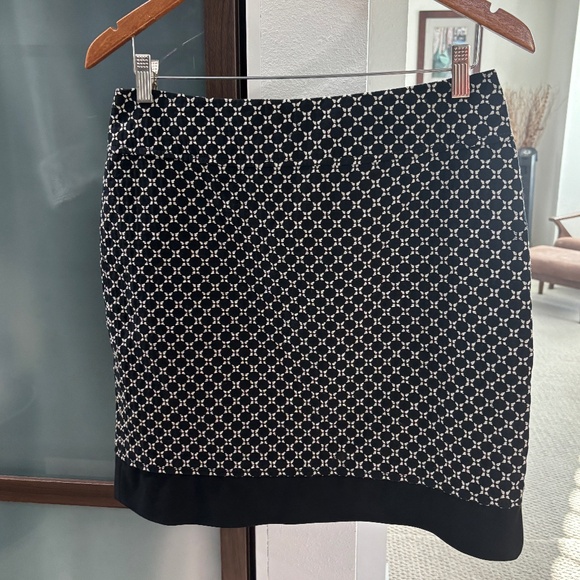 Ann Taylor Wool Blend Skirt - Black/White Geometric Pattern Size 10P - Picture 1 of 7